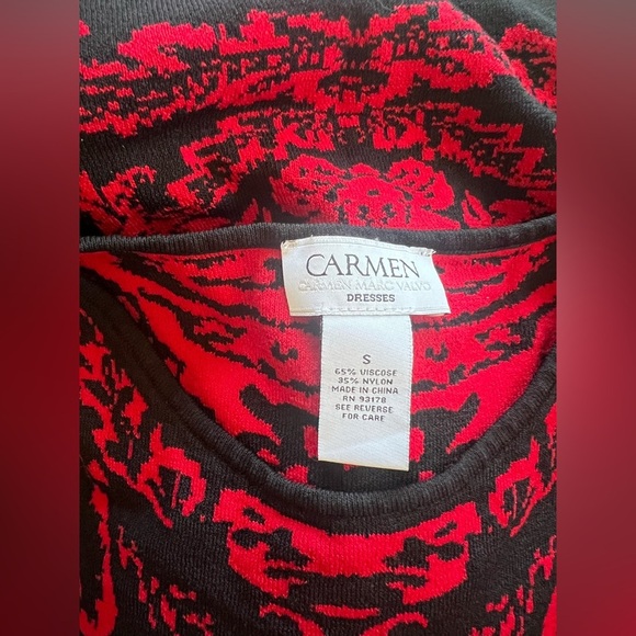 Carmen Marc Valvo - Red & Black Floral Patterned Short Sleeve Knit Sweater Dress - Picture 2 of 4